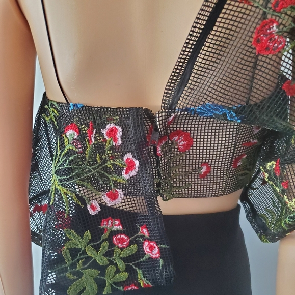 Vone Knit Embroidered Cropped Top Size Small NWT - Picture 9 of 13